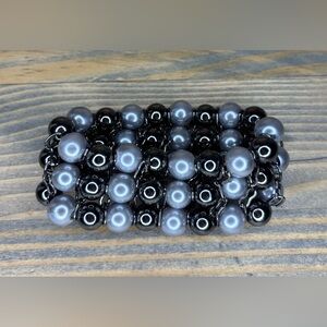 Black and gray beaded bracelet L50